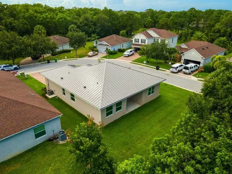 660 Ne Moss Rose Place Port Saint Lucie FL 34983