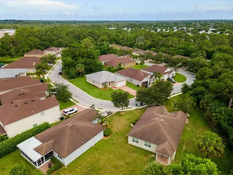 660 Ne Moss Rose Place Port Saint Lucie FL 34983