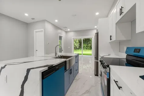 660 Ne Moss Rose Place Port Saint Lucie FL 34983