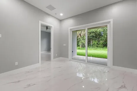 660 Ne Moss Rose Place Port Saint Lucie FL 34983
