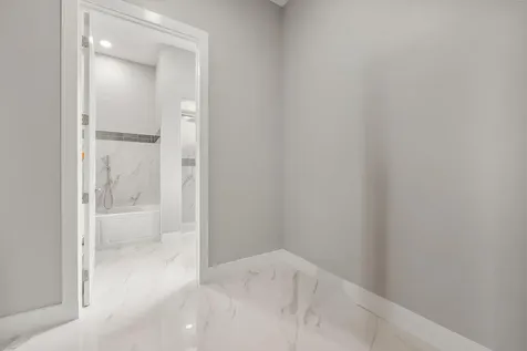 660 Ne Moss Rose Place Port Saint Lucie FL 34983