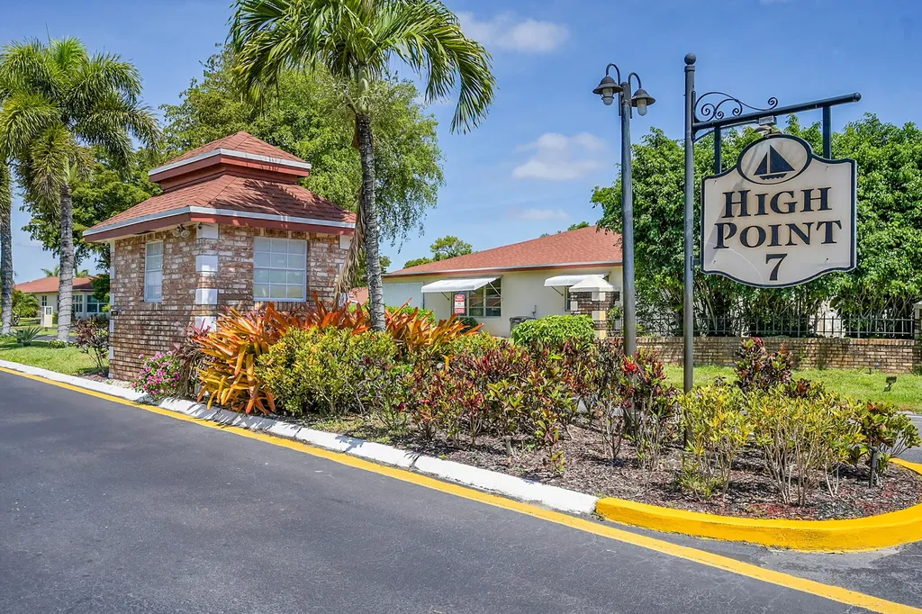 4585 Nw 3rd Street Delray Beach FL 33445