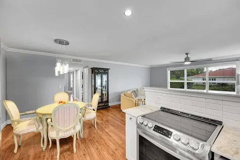 4585 Nw 3rd Street Delray Beach FL 33445