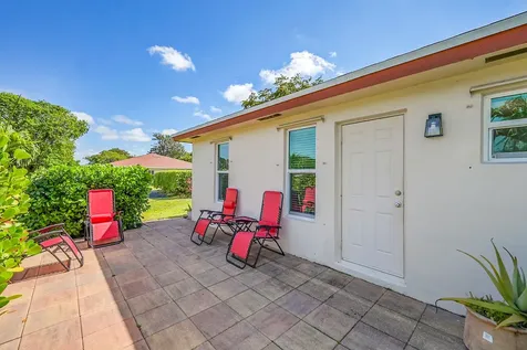 4585 Nw 3rd Street Delray Beach FL 33445