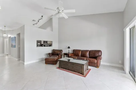 8595 Via Serena Boca Raton FL 33433