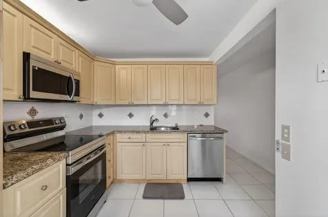 1036 Hythe B Boca Raton FL 33434