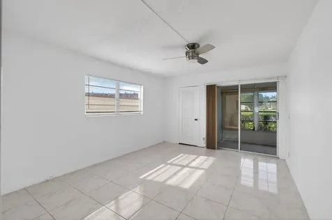 1036 Hythe B Boca Raton FL 33434