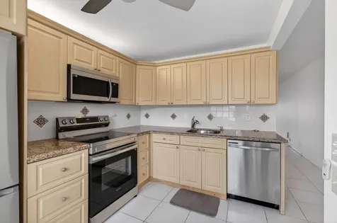 1036 Hythe B Boca Raton FL 33434