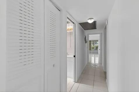 1036 Hythe B Boca Raton FL 33434