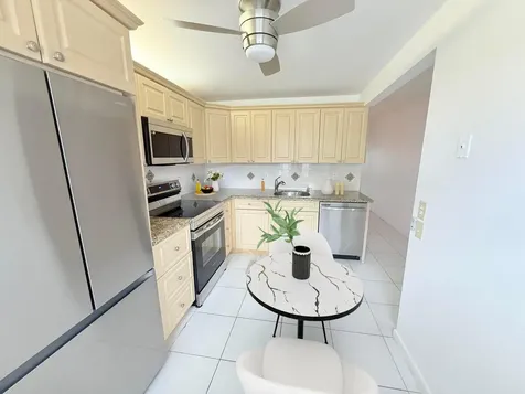 1036 Hythe B Boca Raton FL 33434