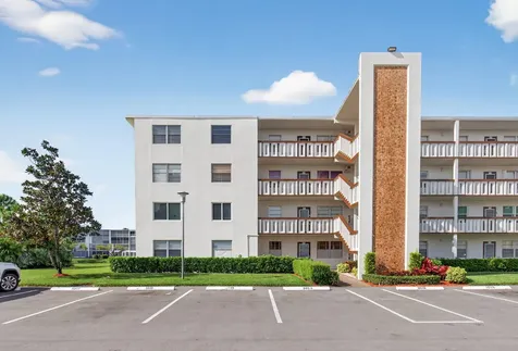 1036 Hythe B Boca Raton FL 33434
