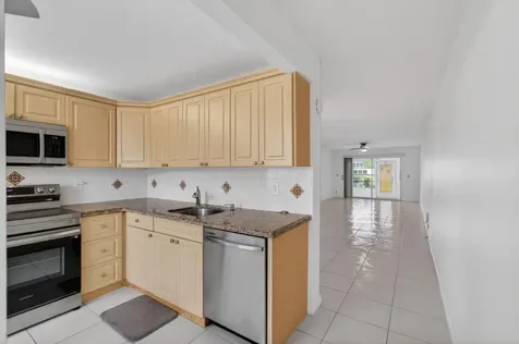 1036 Hythe B Boca Raton FL 33434