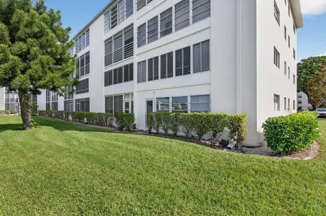1036 Hythe B Boca Raton FL 33434