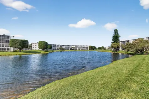 1036 Hythe B Boca Raton FL 33434