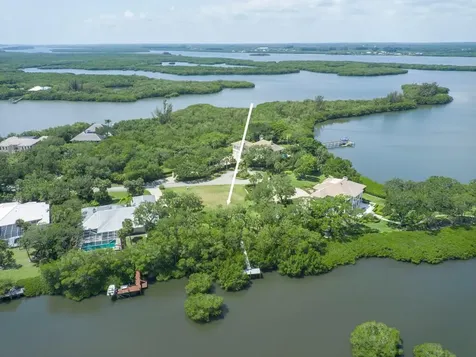 2660 Riverview Court Vero Beach FL 32963