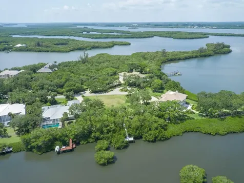 2660 Riverview Court Vero Beach FL 32963