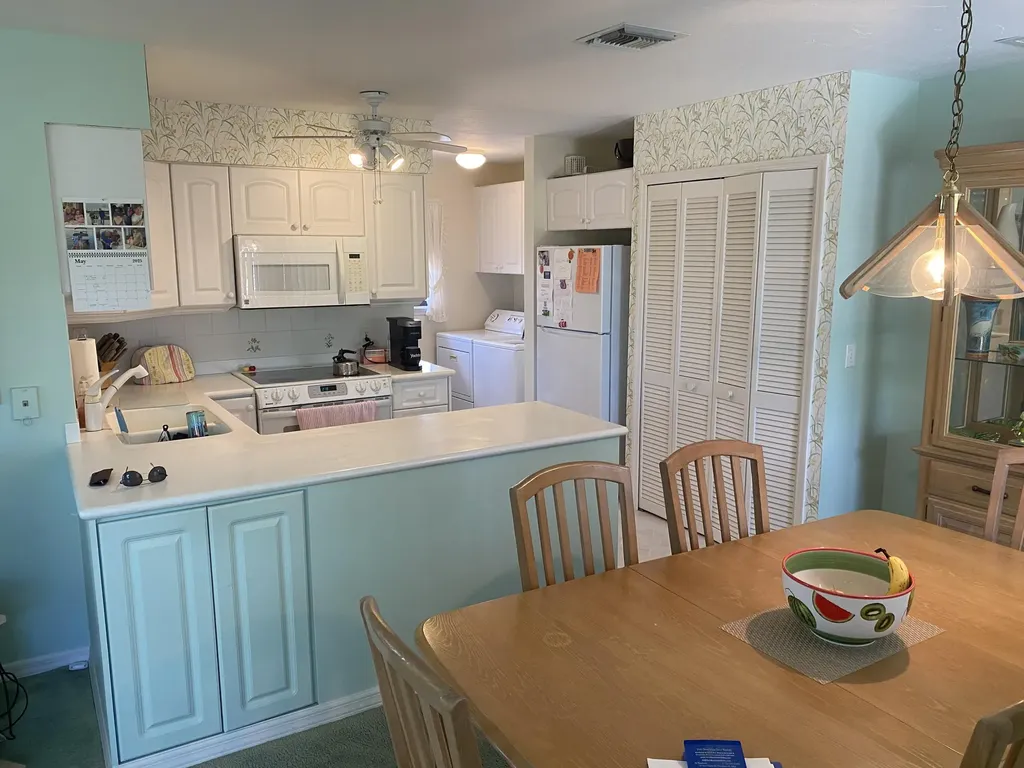 654 Sw Centre Court Vero Beach FL 32962