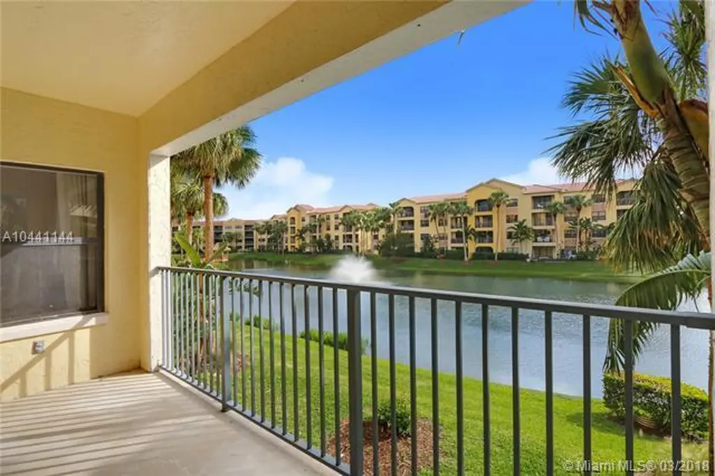 100 Uno Lago 205 Drive Juno Beach FL 33408