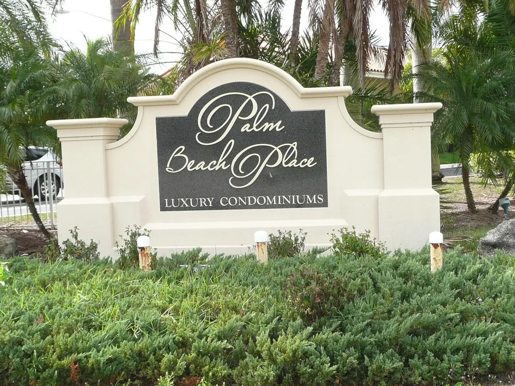 1495 Lake Crystal Drive West Palm Beach FL 33411