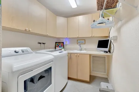 166 Sw 8th Avenue Boca Raton FL 33486