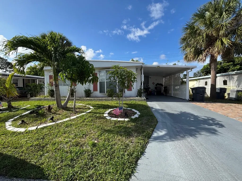 4257 1st Ct, Lot 84 Lake Worth FL 33462