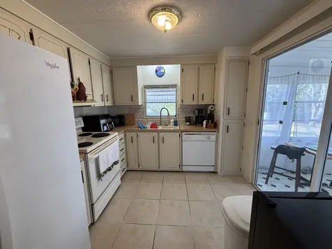 4257 1st Ct, Lot 84 Lake Worth FL 33462