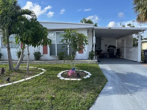 4257 1st Ct, Lot 84 Lake Worth FL 33462