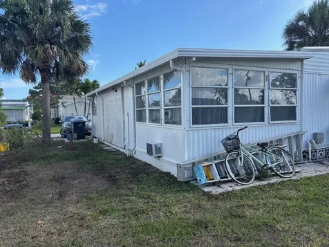 4257 1st Ct, Lot 84 Lake Worth FL 33462