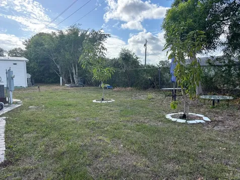 4257 1st Ct, Lot 84 Lake Worth FL 33462