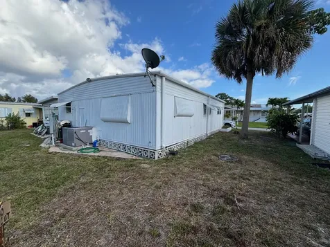 4257 1st Ct, Lot 84 Lake Worth FL 33462