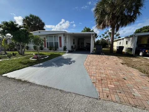 4257 1st Ct, Lot 84 Lake Worth FL 33462