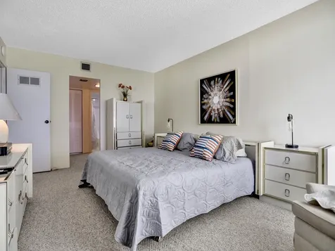 100 Bayview Drive Sunny Isles Beach FL 33160