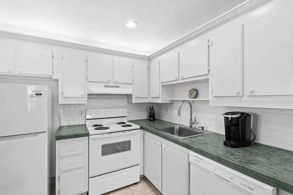 266 Seville L Delray Beach FL 33446