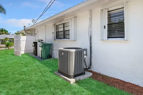 397 Ne Gulfstream Avenue Port Saint Lucie FL 34983