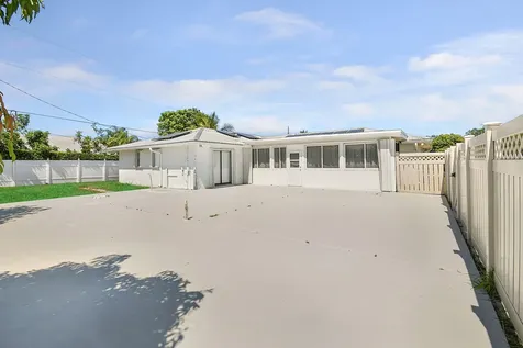 397 Ne Gulfstream Avenue Port Saint Lucie FL 34983