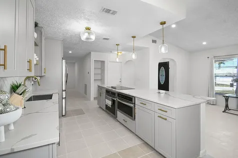 397 Ne Gulfstream Avenue Port Saint Lucie FL 34983