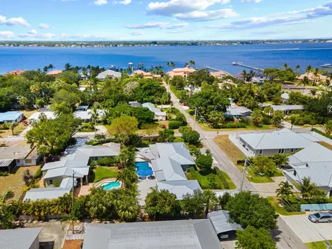 206 Se Balboa Avenue Stuart FL 34994