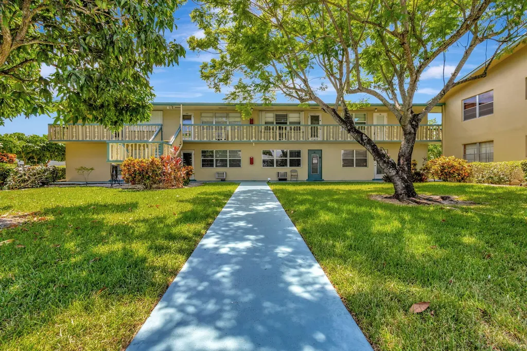 110 Dorchester West Palm Beach FL 33417