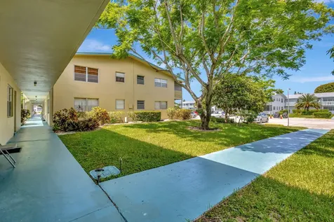 110 Dorchester West Palm Beach FL 33417
