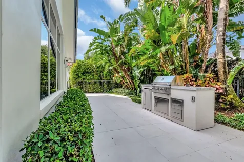 5747 Paddington Way Boca Raton FL 33496