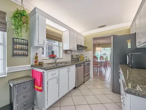 7261 Pine Forest Circle Lake Worth FL 33467