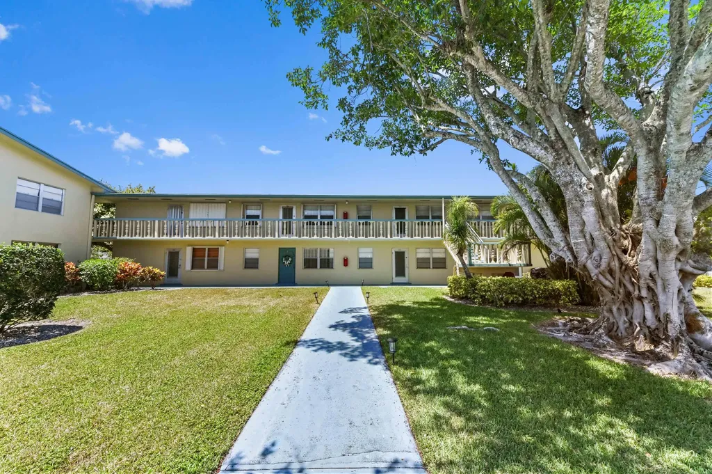 111 Dorchester West Palm Beach FL 33417