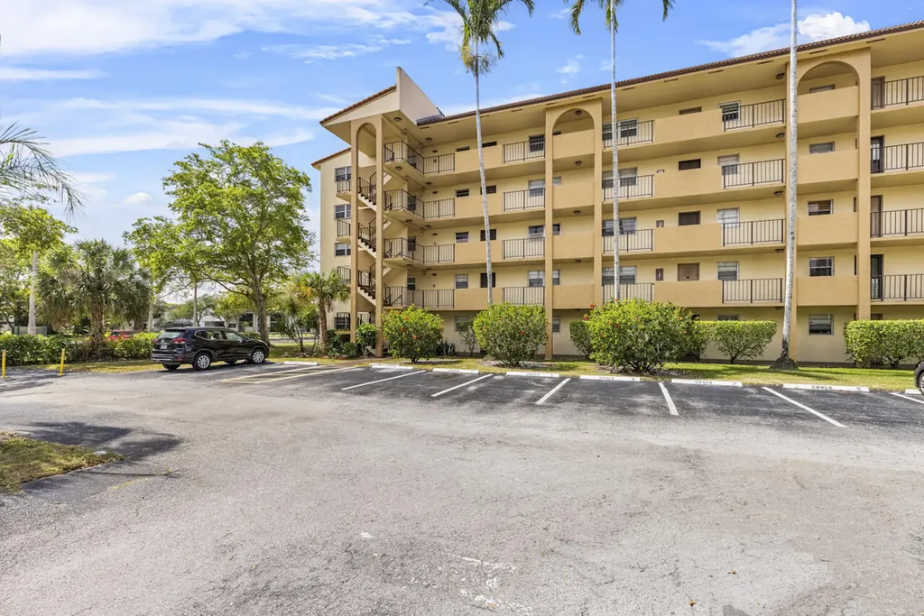 3905 N Nob Hill Road Sunrise FL 33351