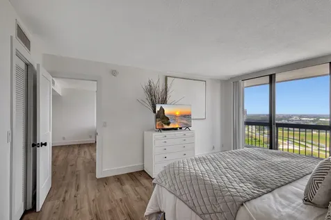 2425 Presidential Way West Palm Beach FL 33401