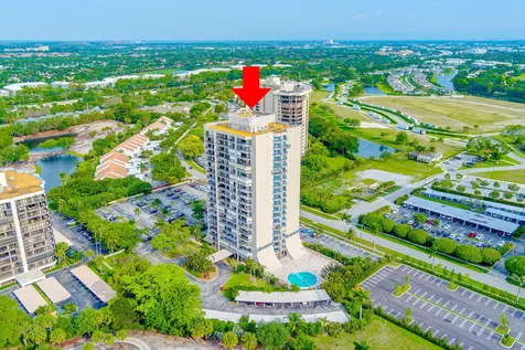 2425 Presidential Way West Palm Beach FL 33401