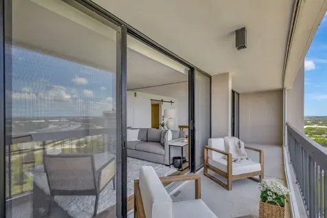 2425 Presidential Way West Palm Beach FL 33401