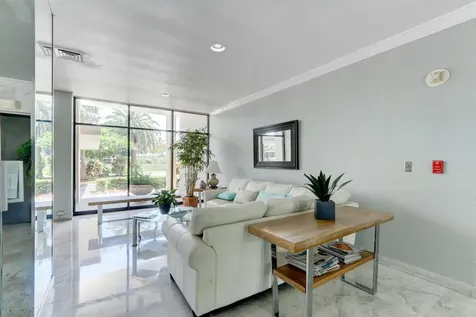 2425 Presidential Way West Palm Beach FL 33401