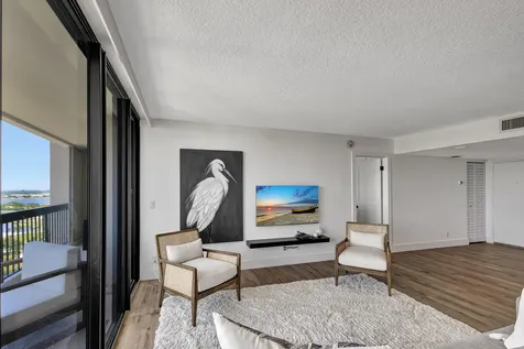 2425 Presidential Way West Palm Beach FL 33401