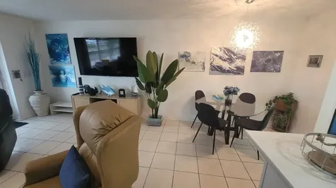 201 Kent L West Palm Beach FL 33417