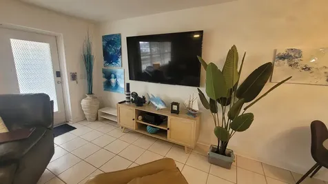 201 Kent L West Palm Beach FL 33417